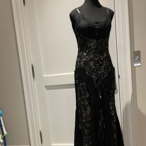Elegant Black Backless Dress